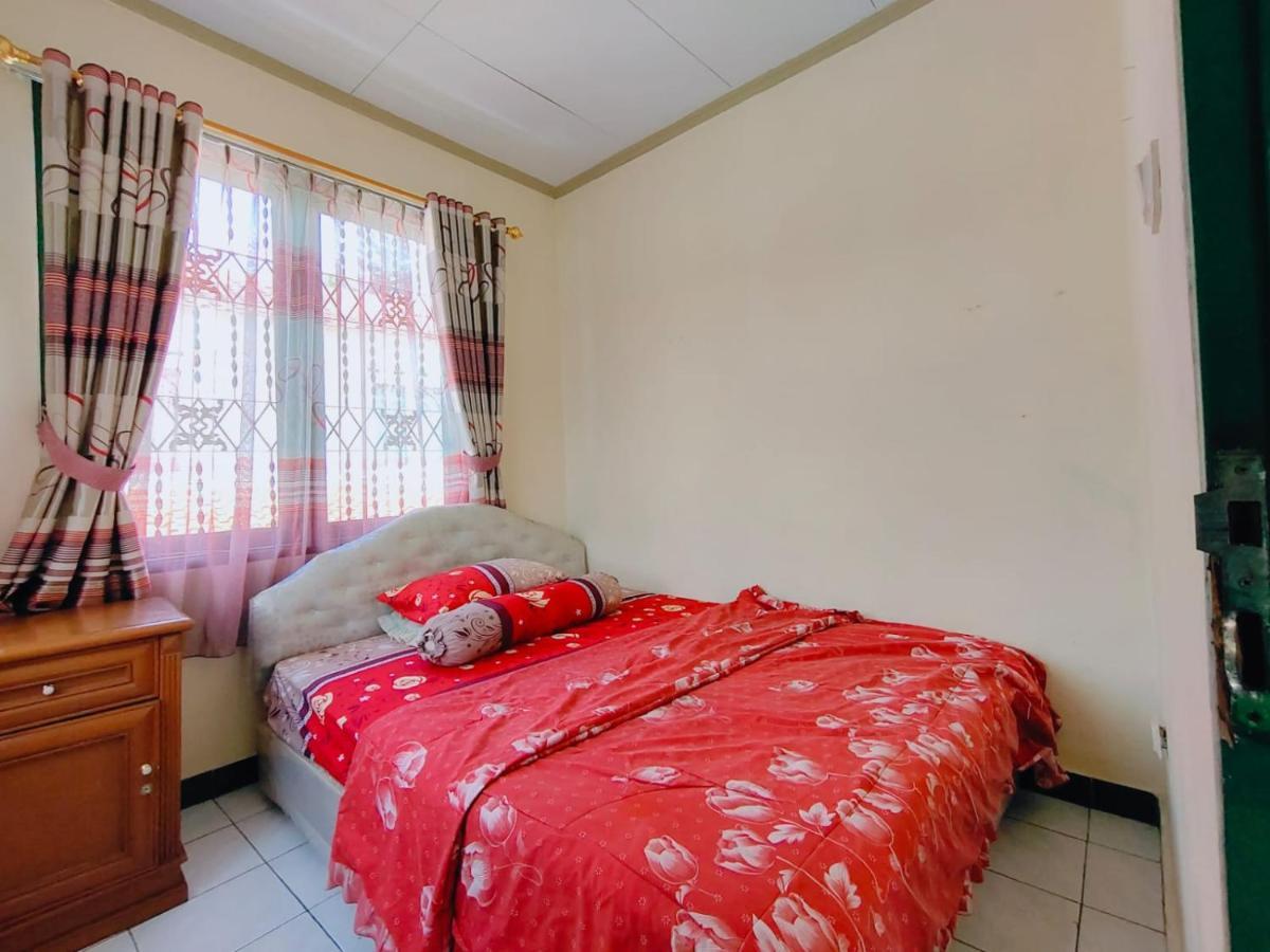 Villa Semesta Cikundul Экстерьер фото