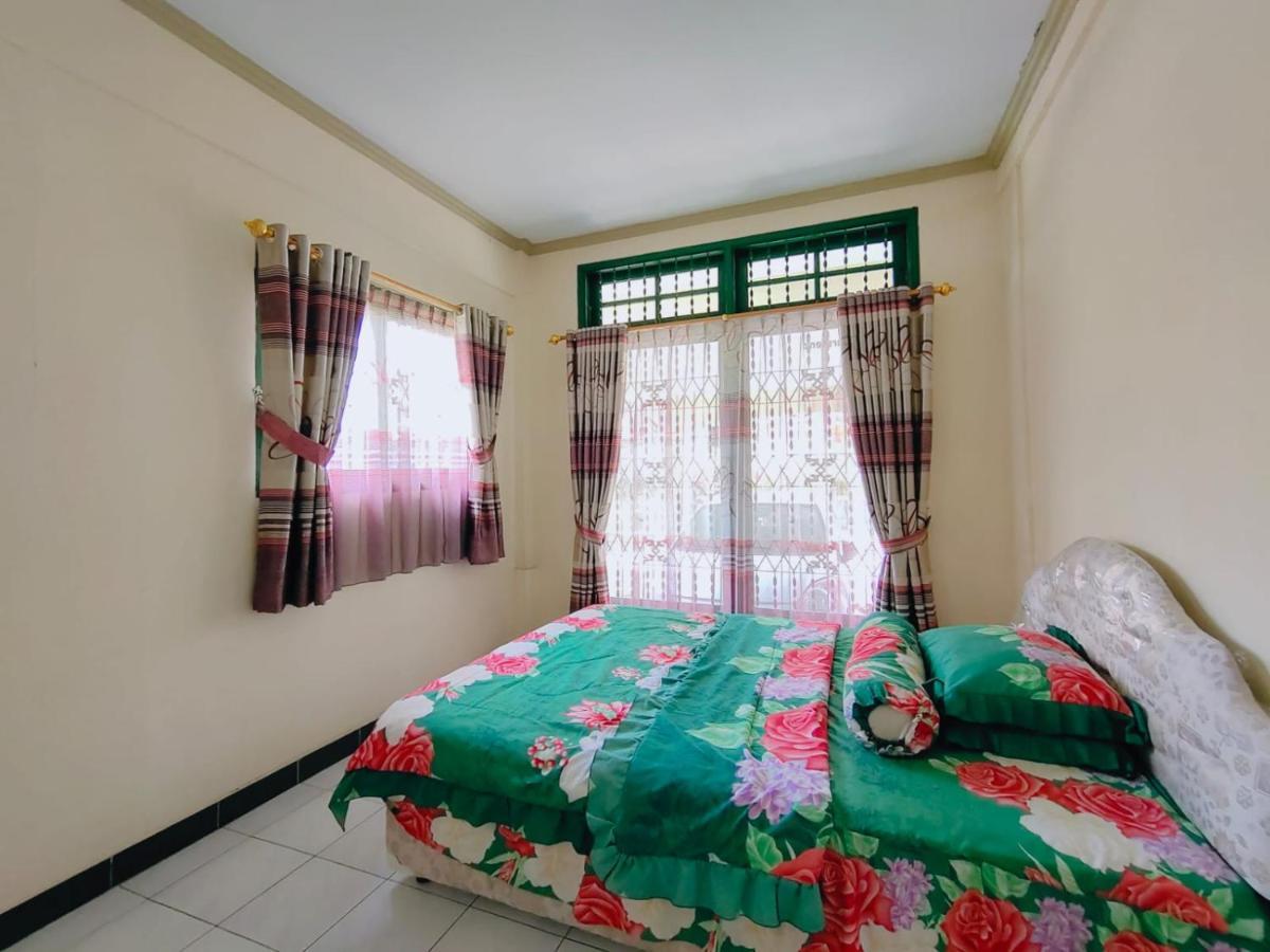 Villa Semesta Cikundul Экстерьер фото
