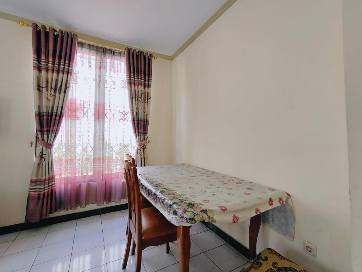 Villa Semesta Cikundul Экстерьер фото